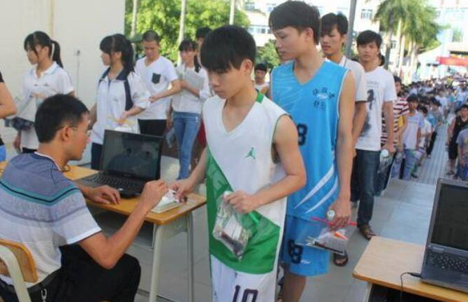 高考出现双胞胎替考怎么分辨？官方自有妙招，网友：这招真绝