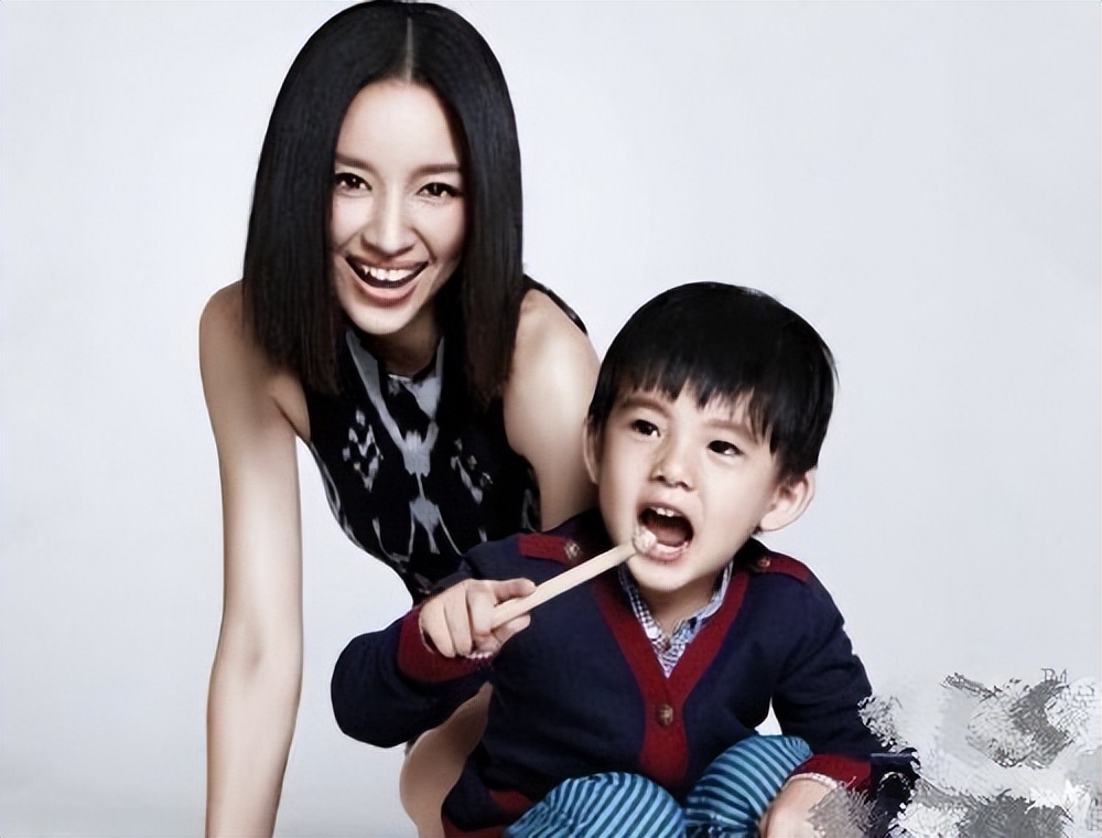 越瘦越丑的10位女星，个个皮松肉垮，脸无二两肉