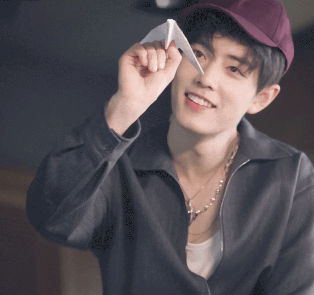 肖战各种深入人心的笑容，尤其是害羞时的笑，看不够啊