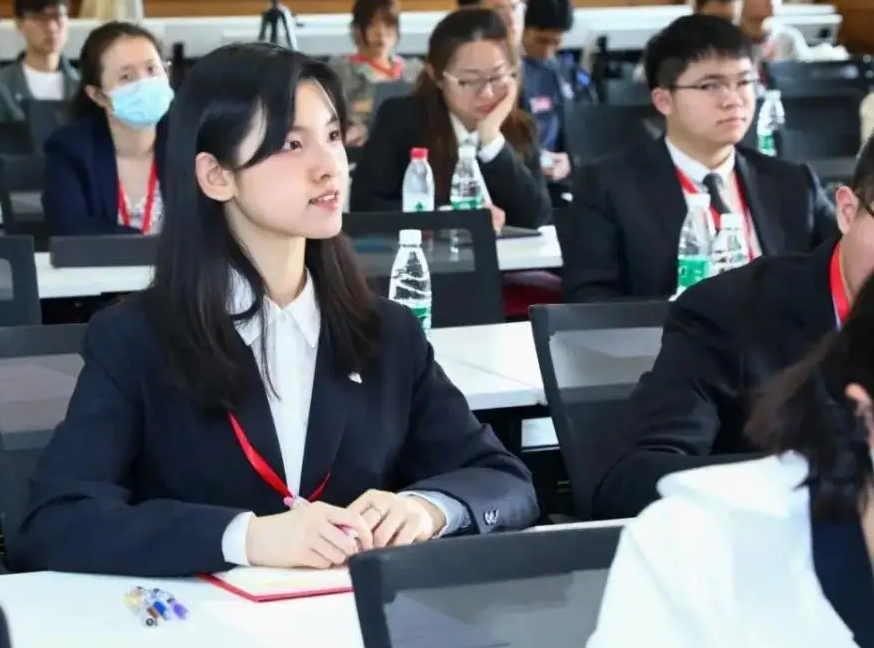 大学生迎来好消息，财会人的春天到来，毕业后获得企业的铁饭碗