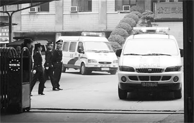 2009年，控制重庆生猪市场多年的“猪霸”王天伦，落入法网