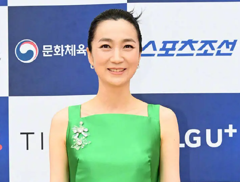 韩国青龙大赏明星生图！没了滤镜颜值集体掉线，金高银发际线堪忧