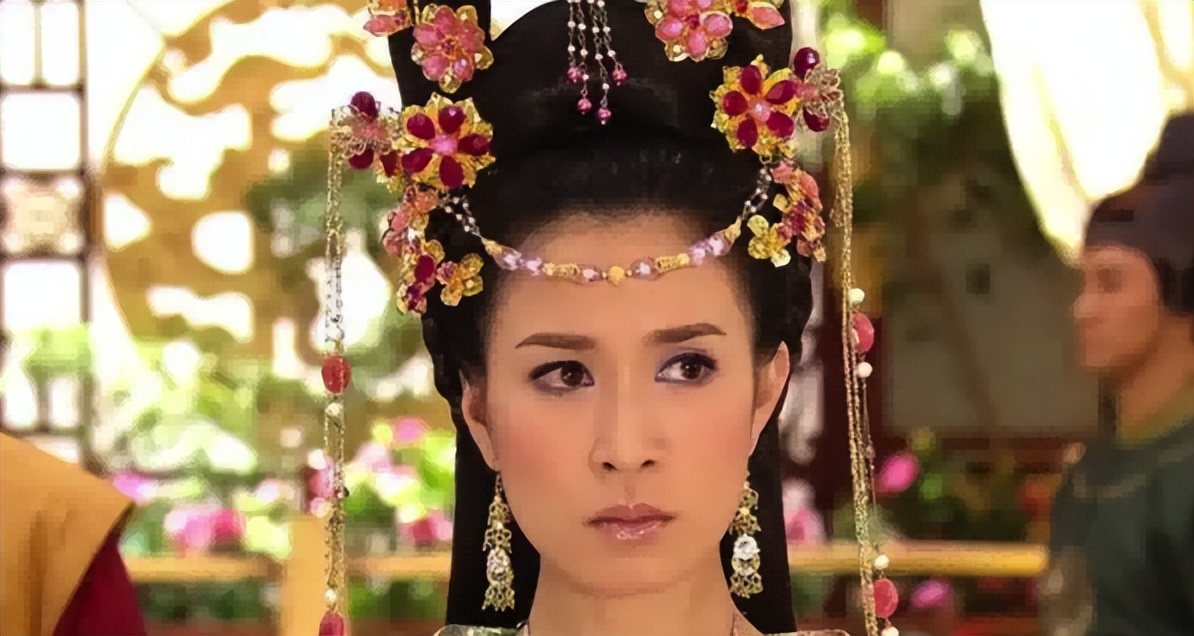 颜值不够别带“额饰”！13位女星造型PK，谁才撑得起倾国倾城