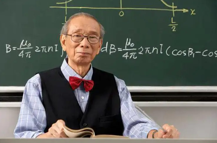 大学老师等级（大学老师高薪又轻松）