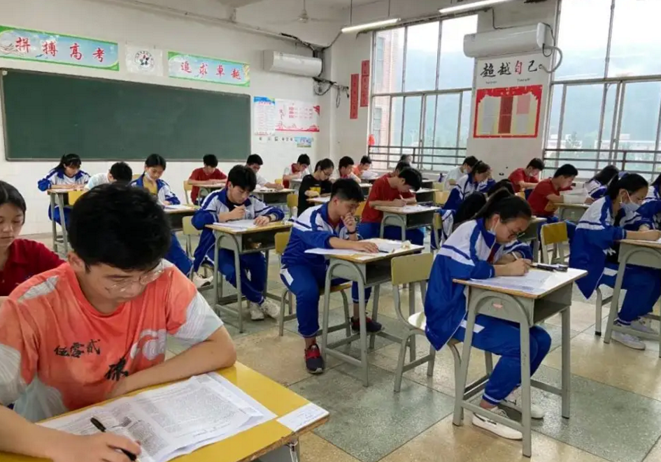 毕业后才幡然醒悟，同样是大专学历，为何高考与单招的差距这么大