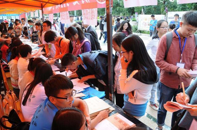 00后大学生出现怪象，变得越来越“佛系”，不参加学生会和社团