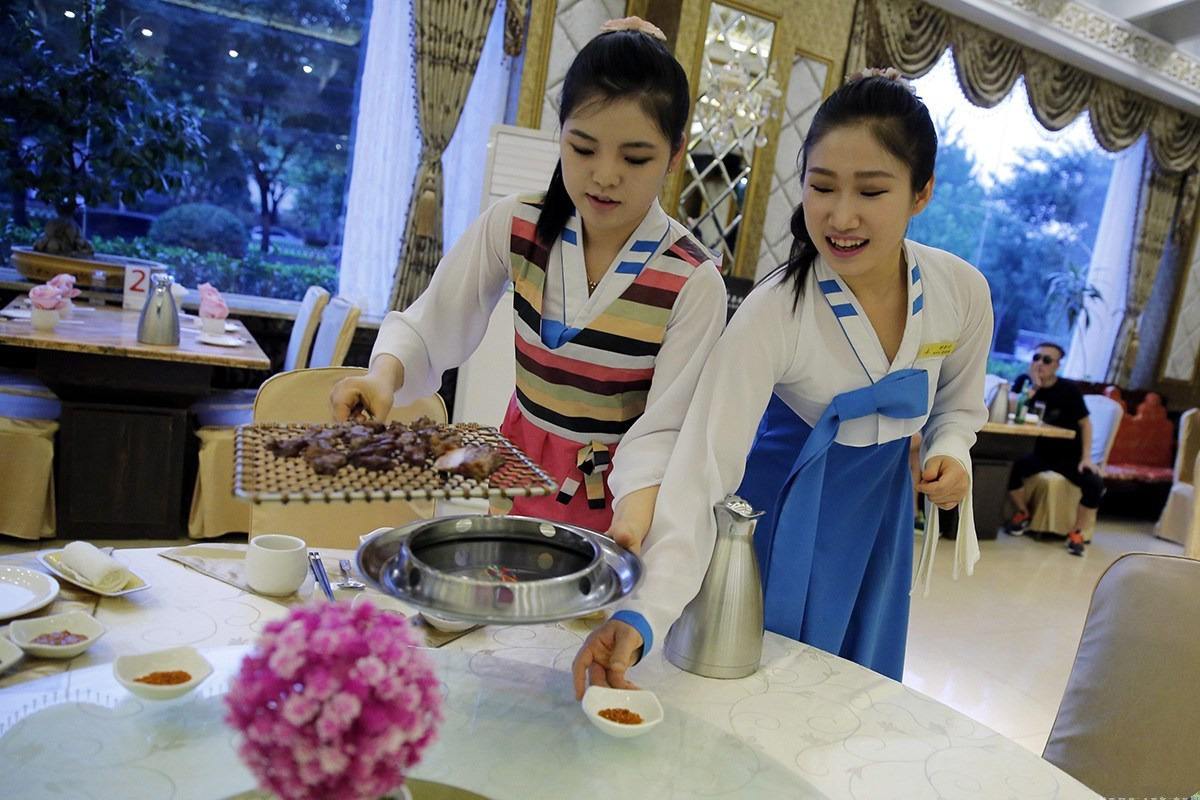 走进丹东，朝鲜饭店美女如云，有游客上前搭讪会被拒绝，为何？