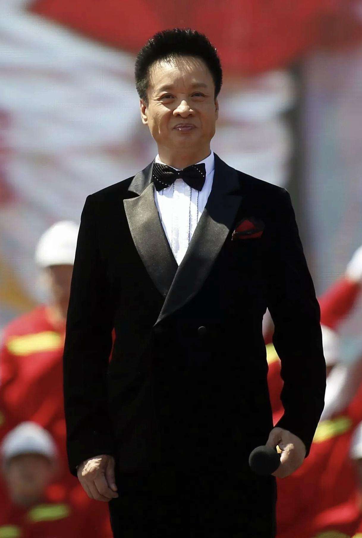 阎维文:陪妻子抗癌32年,女婿背景太强大,如今三代人幸福无比