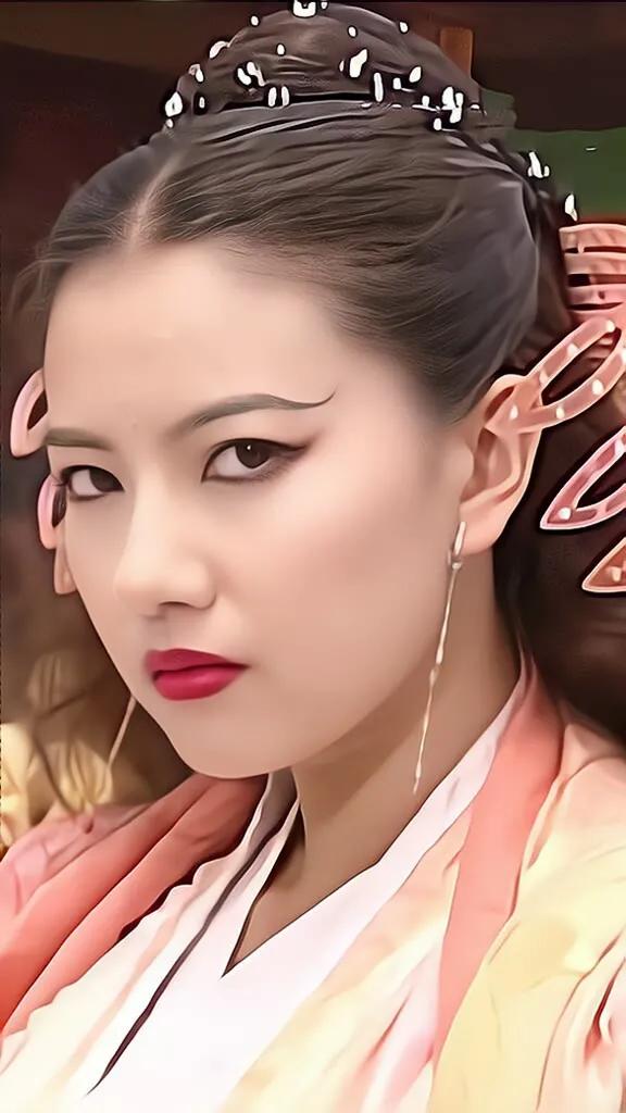 最美的周芷若,柔情似水,我见犹怜,气质与美貌并存