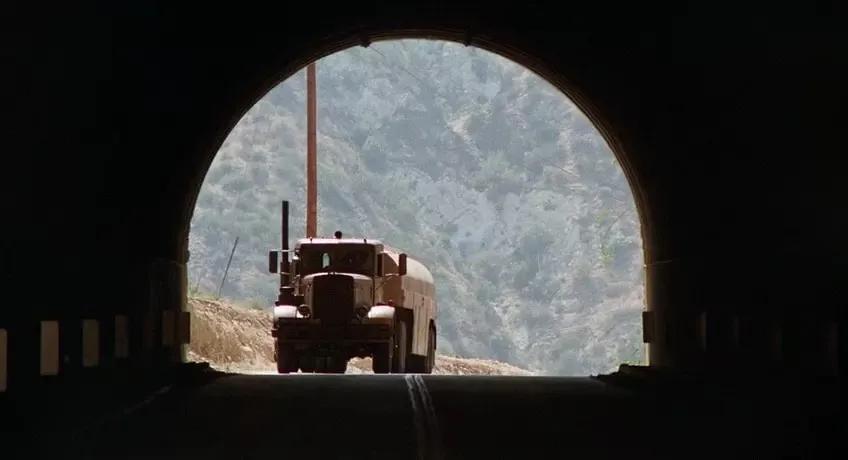 两个破车，一个天才 斯皮尔伯格的处女作电影《决斗》