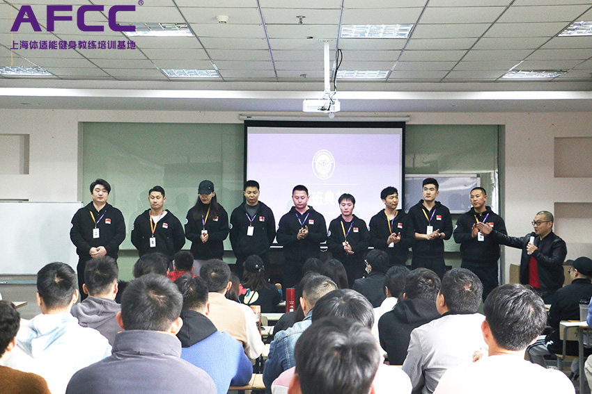 健身私人教练培训怎么收费呢？