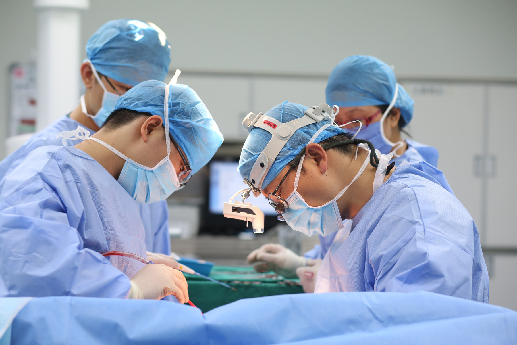 手腕关节处凸起图片(腱鞘囊肿不手术) - 赤虎壹号