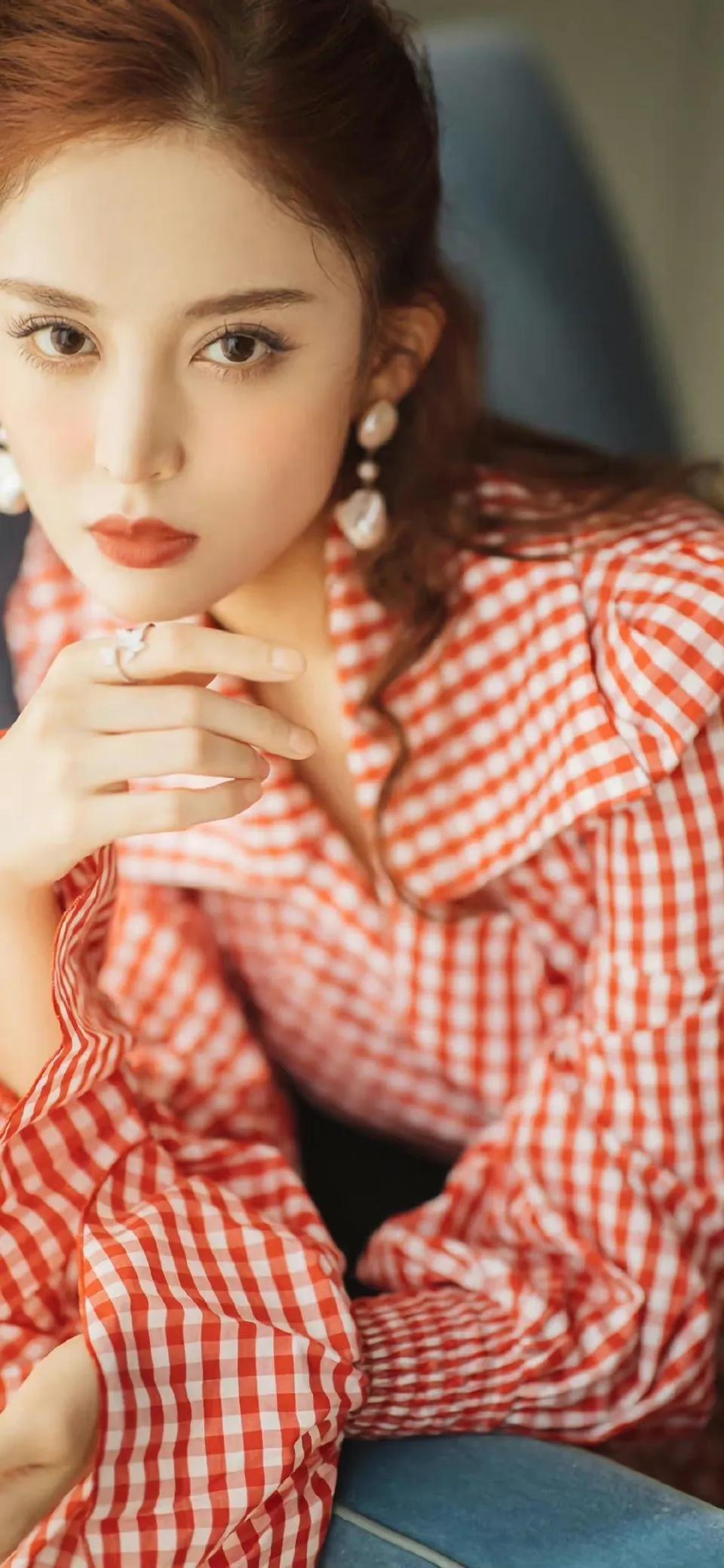 新疆四美之一，明媚美女古力娜扎的黑红成名史