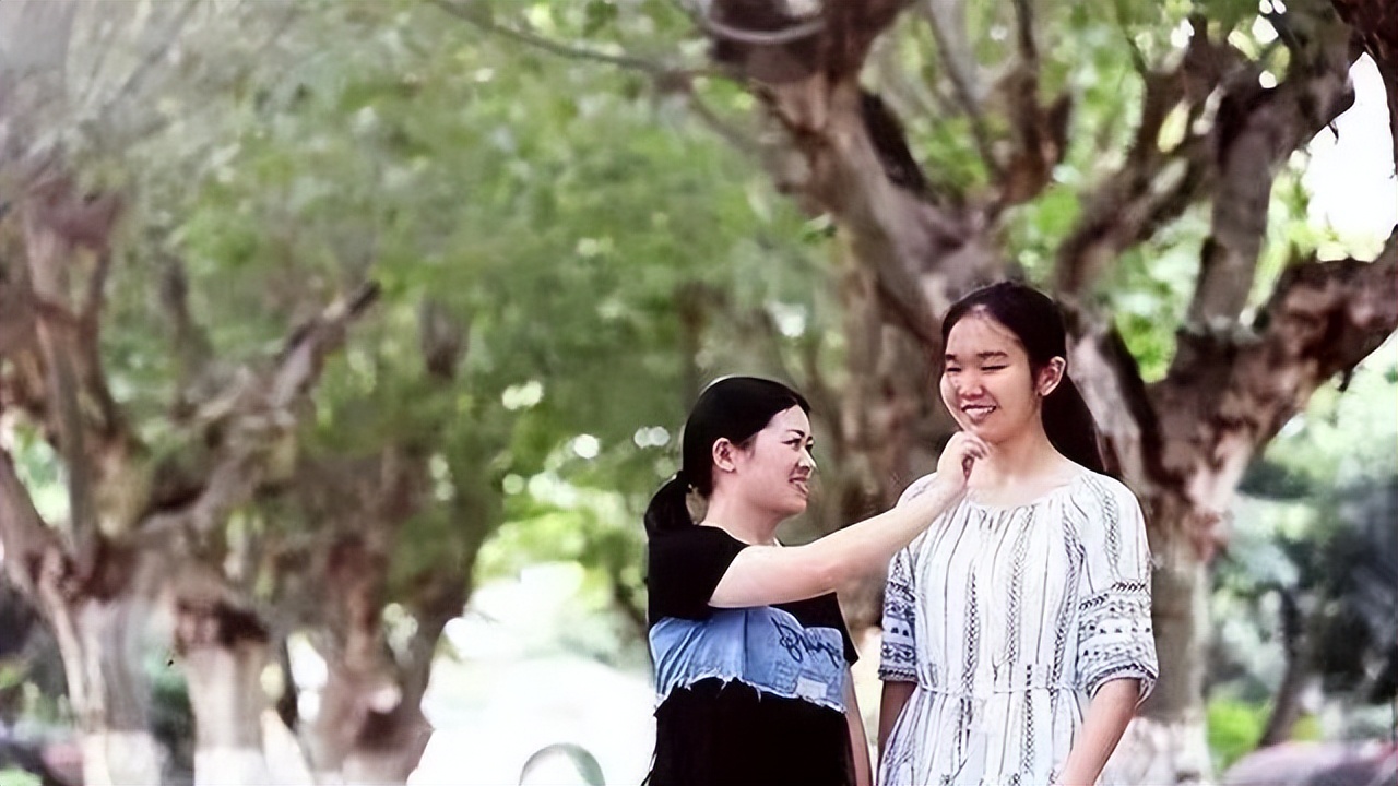 四川“寒门女孩”张心语，高考693分上清华：母亲蹬三轮供她上学