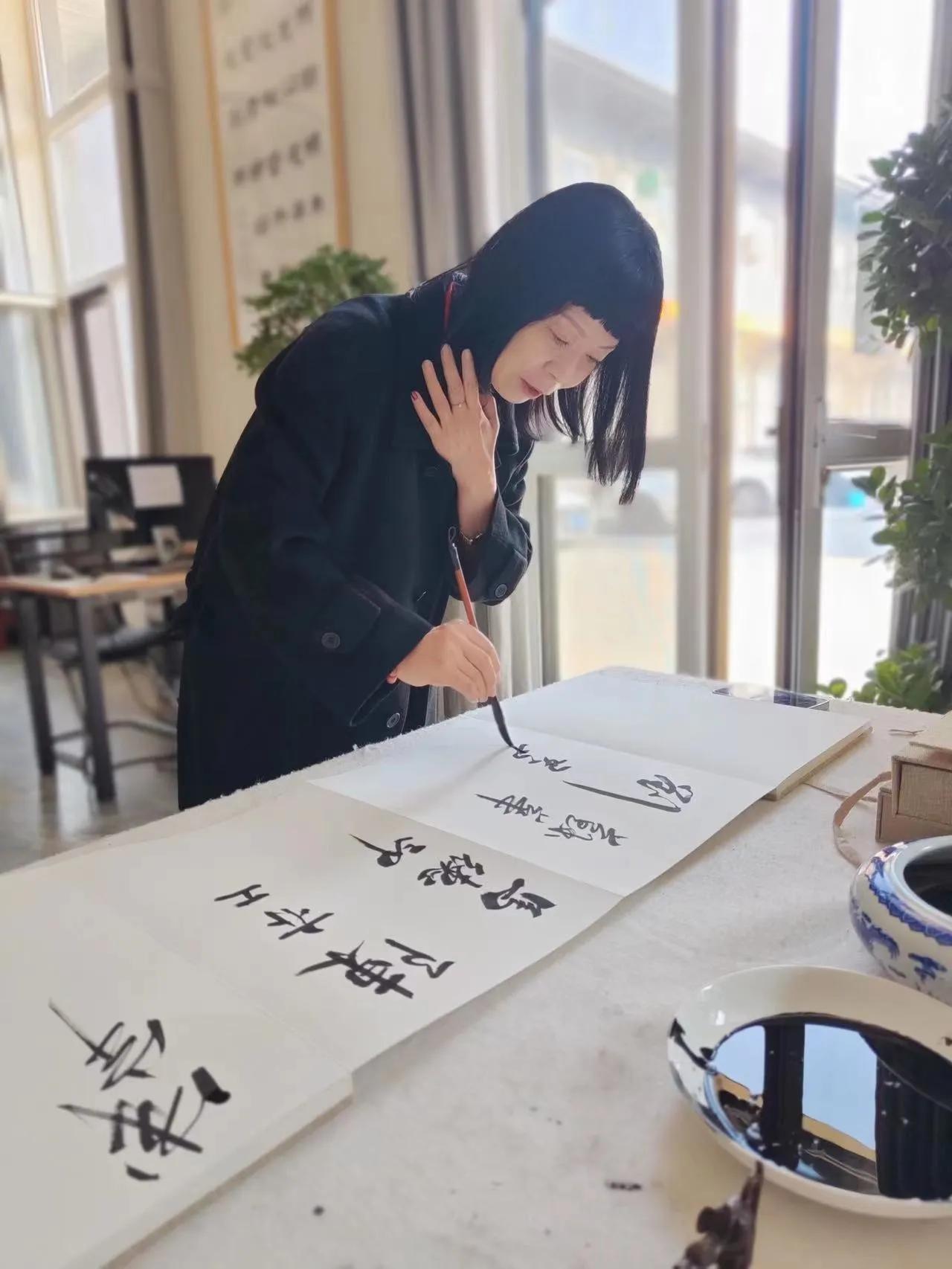 《虎啸新春》中国人民大学艺术学院苏班同学暨中国艺术研究院篆刻院同学书画联展在北京城市副中心开幕