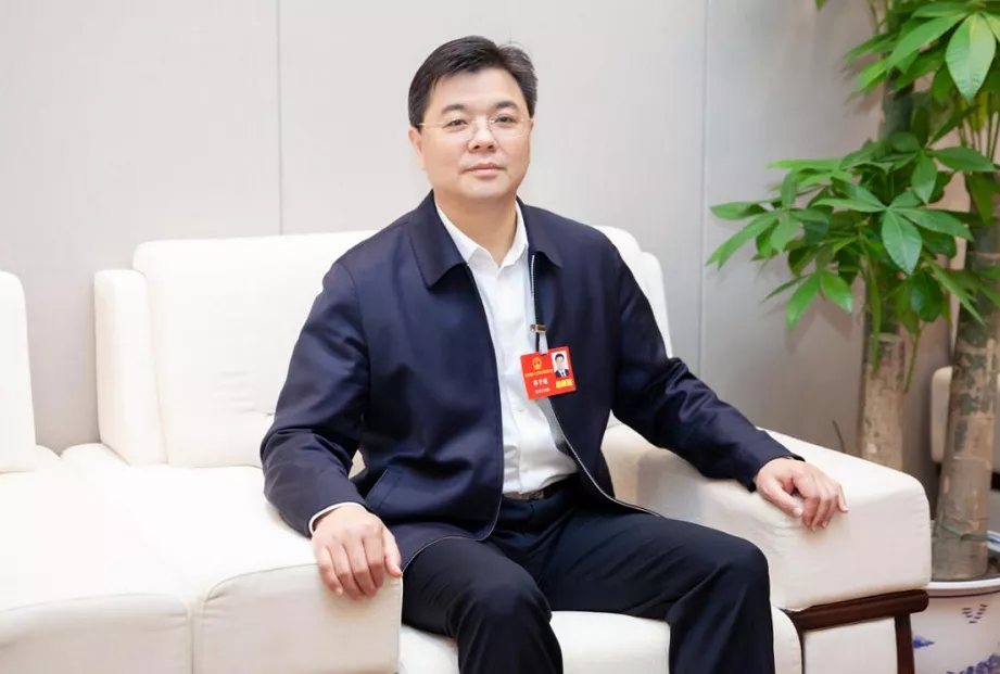 江南都市报专访鹰潭市市长张子建对标长三角珠三角奋力打造一流的营商