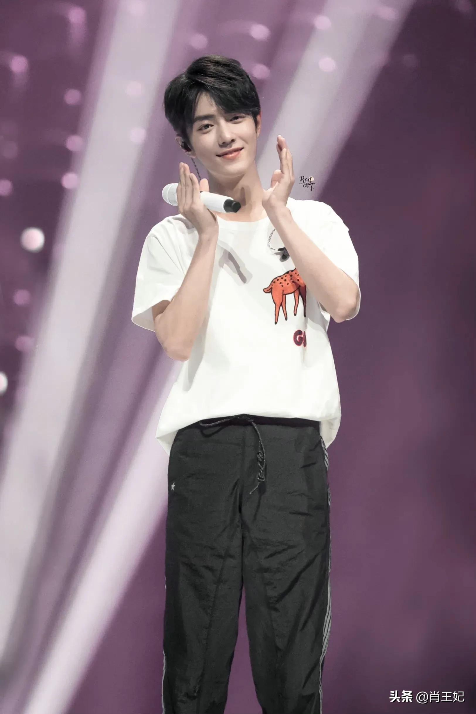 桃桃的一组生图,肖战的眼睛真好看,灵气逼人鲜花与少年绝配