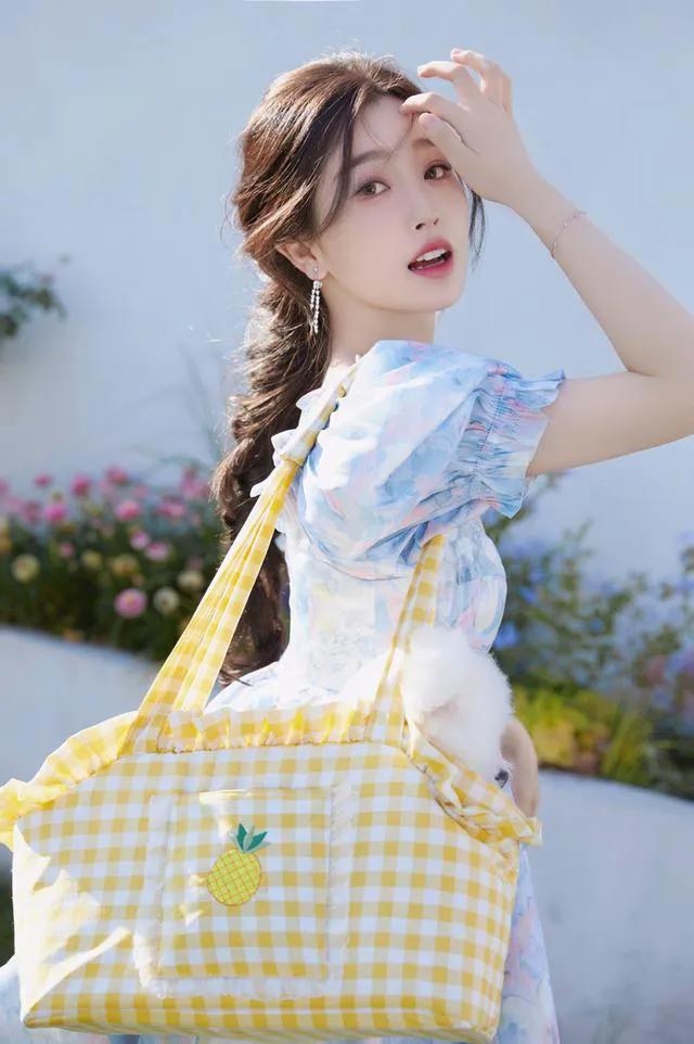 虞书欣美丽写真照