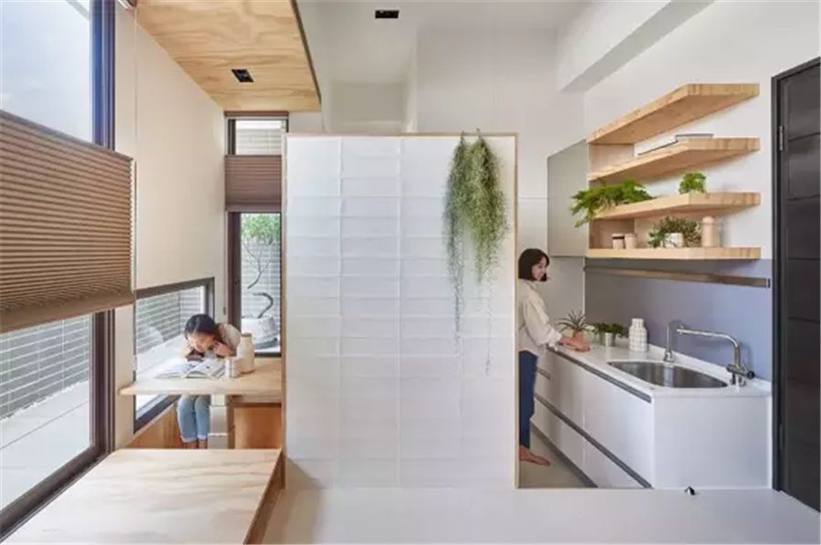 母女共住10㎡小屋装修图，温馨实用布局设计