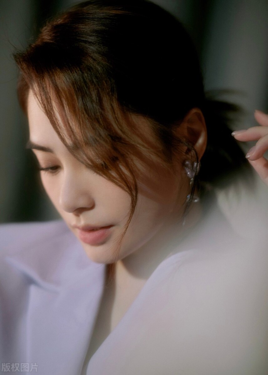 钟欣潼的温柔和大气