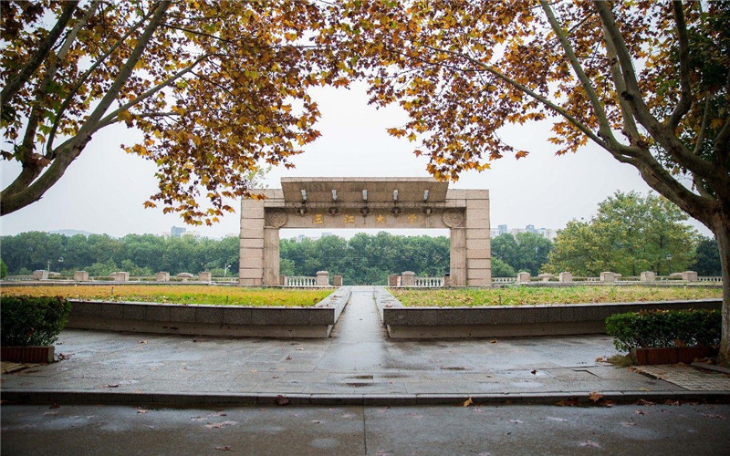 北京、山西、贵州3所大学整体搬迁，理工类、师范类、医科类各1所