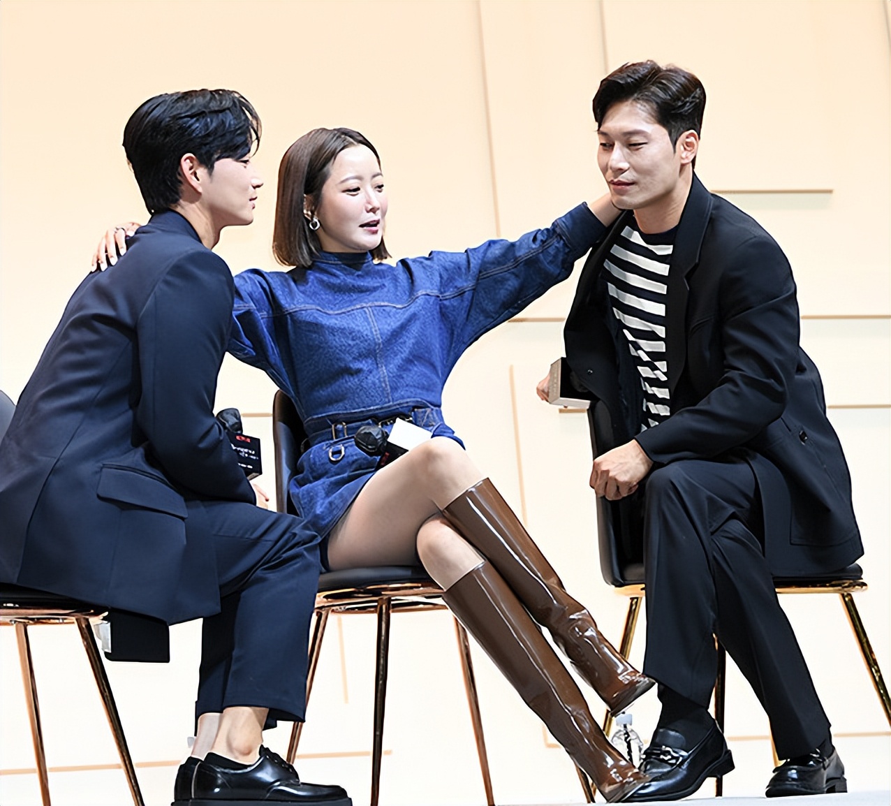 演员金喜善出席《黑色的新娘》制作发布会