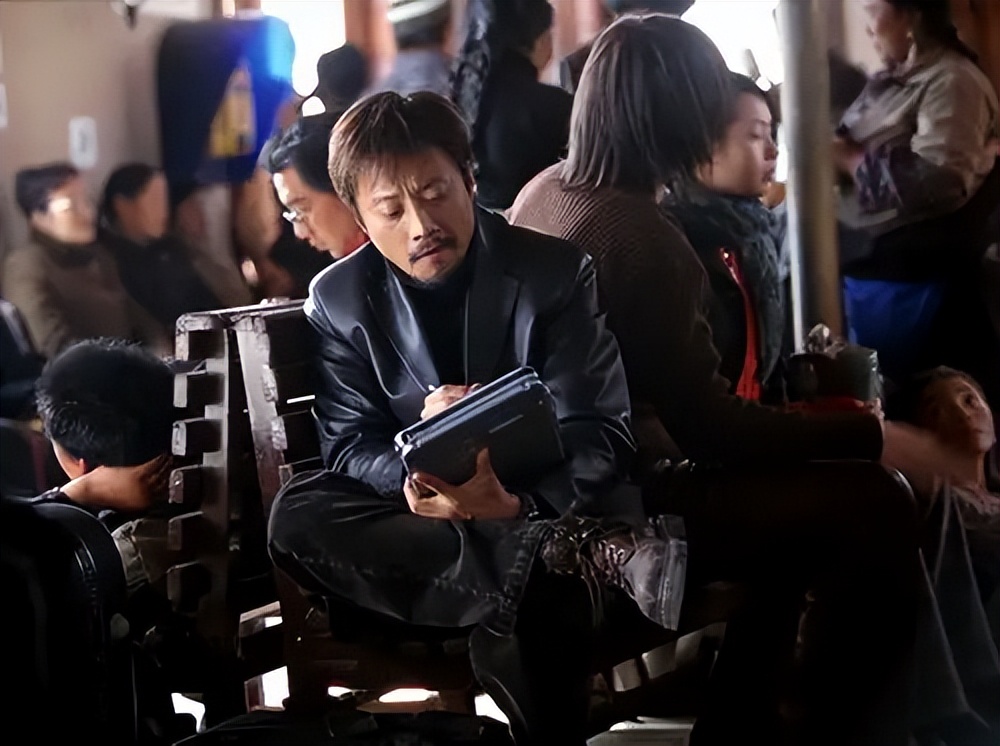 张涵予：44岁爆红后婚姻出现危机，今糟糠妻子成了他的“心病”