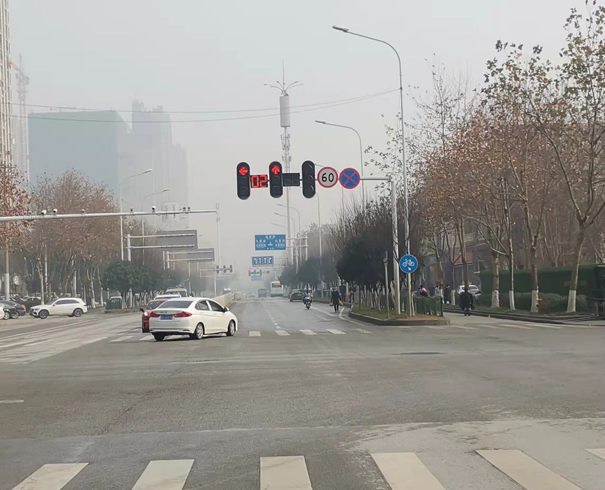 原创诗歌｜闯红灯（作者余后臣）