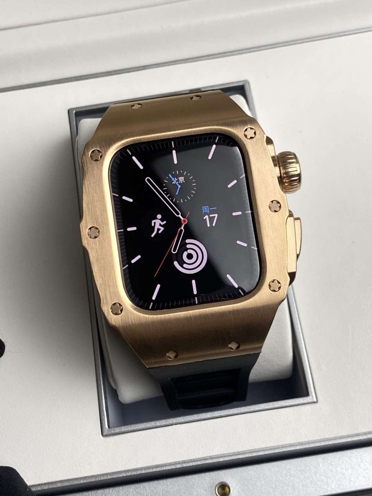 苹果和理查德米勒强强联手，限量定制版苹果手表横空出世