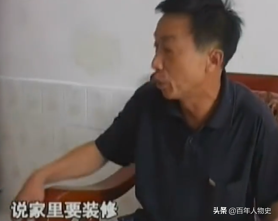 湖南83岁失明老妇住猪圈，4个子女不管不顾，儿子：住猪圈挺好的