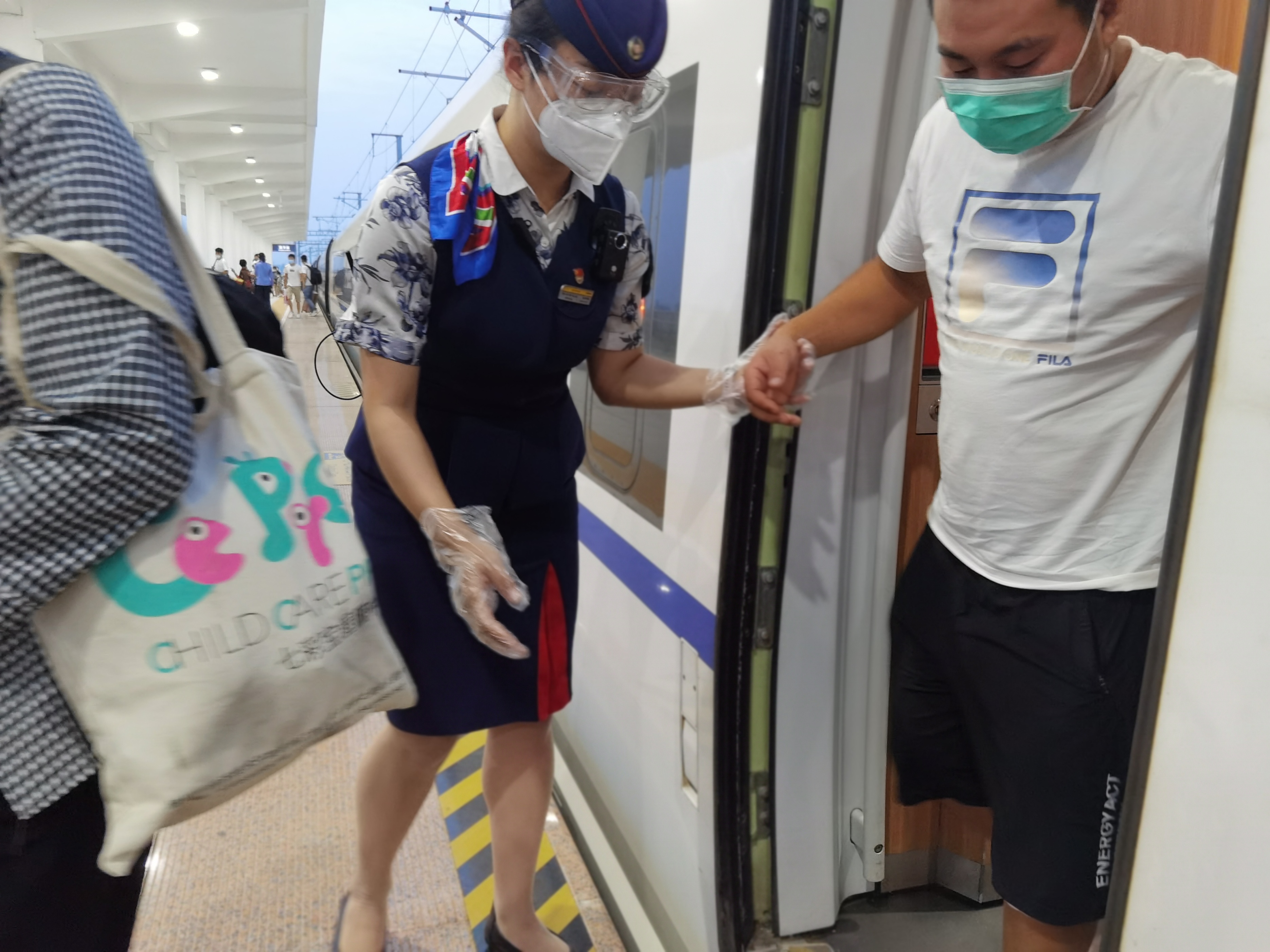 列车长马梦雅：对重点旅客的重点照顾