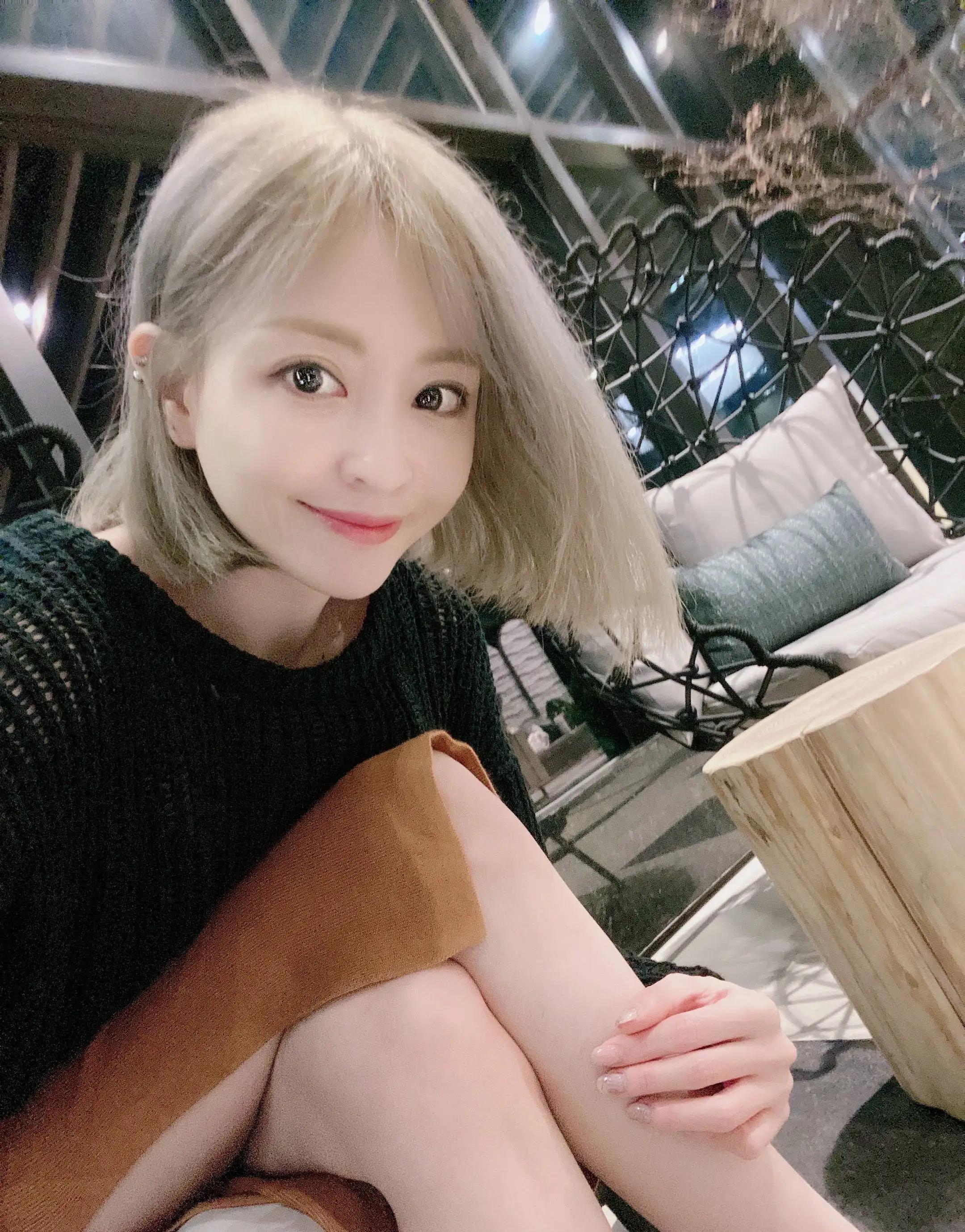 冰肌自是生来瘦，美女车模时尚壁纸图片
