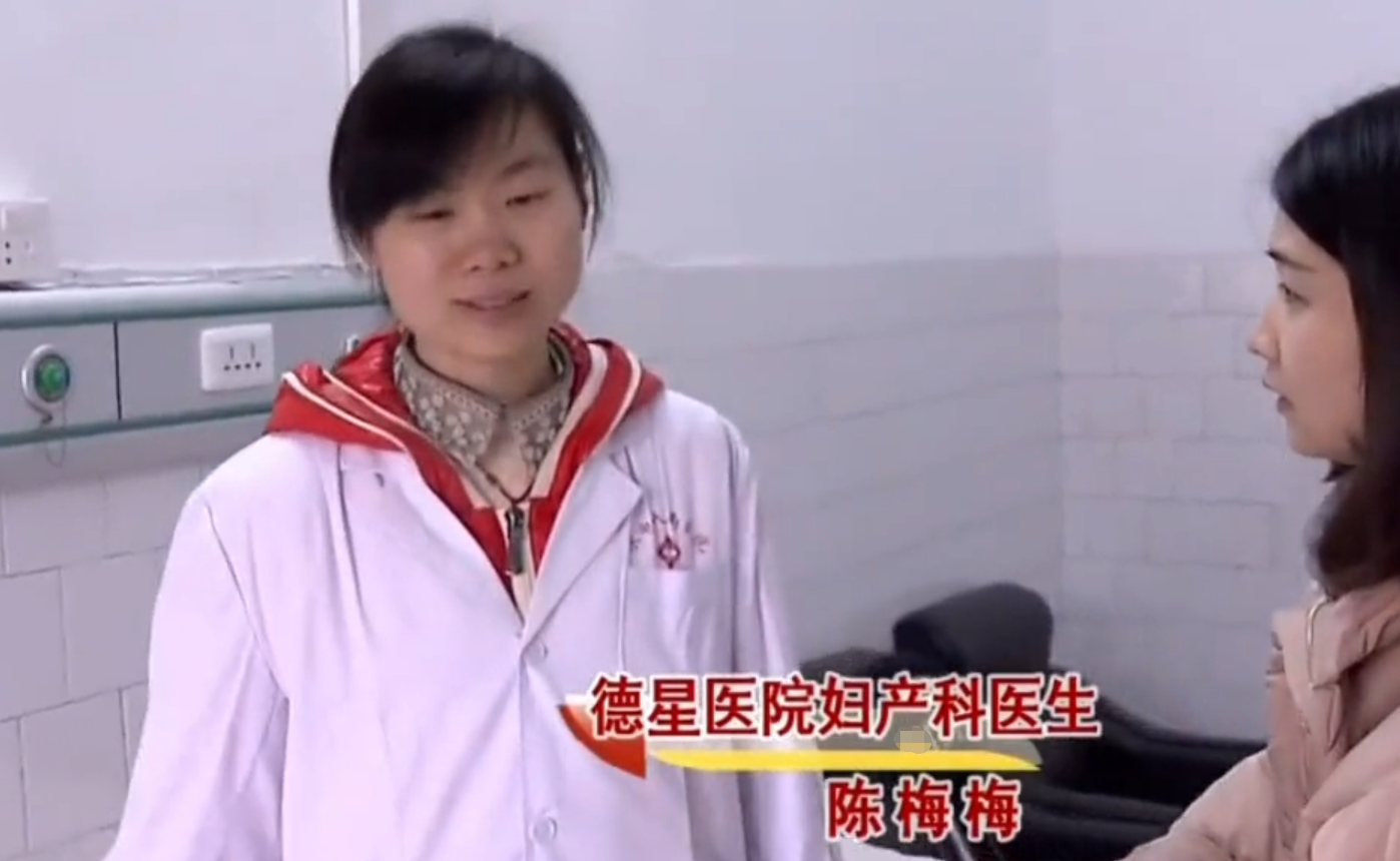 2015年,湖南女大学生当街产子,不料丈夫竟是50岁流浪汉,母亲崩溃