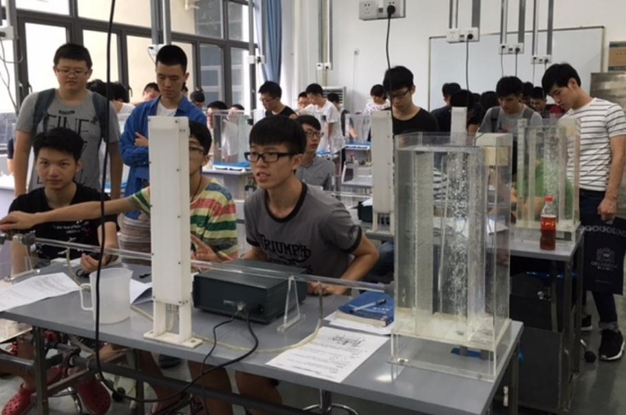 大学热门“工科专业”排名，计算机不再受宠，榜首争议声很大