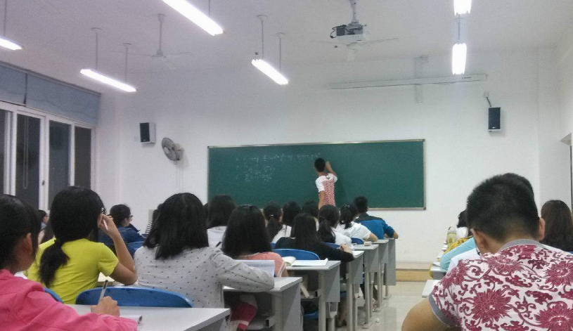 大学入党跟成绩无关，“决定权”在2人手中，大学生应该尽早了解