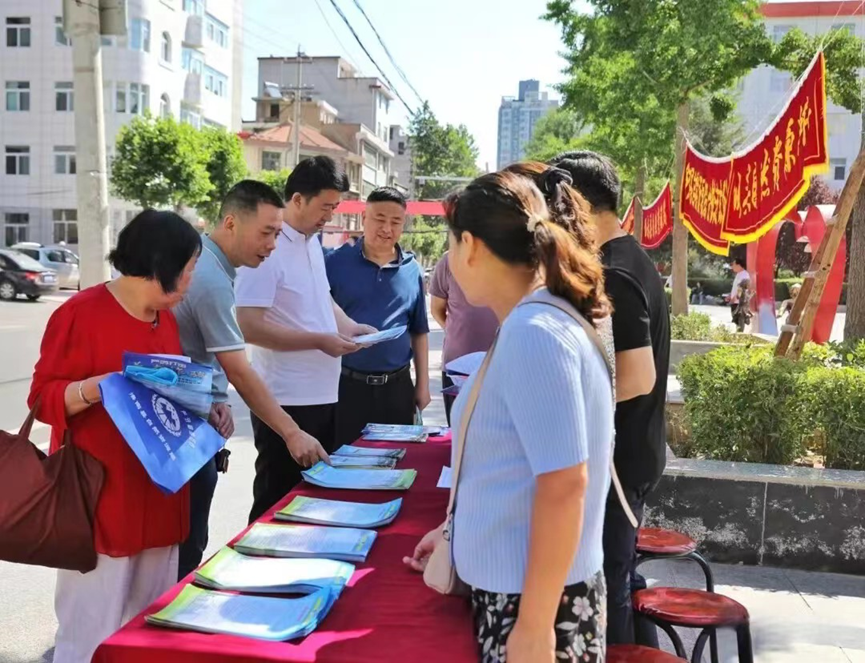 洛南县自然资源局开展第32个全国“土地日”系列宣传活动