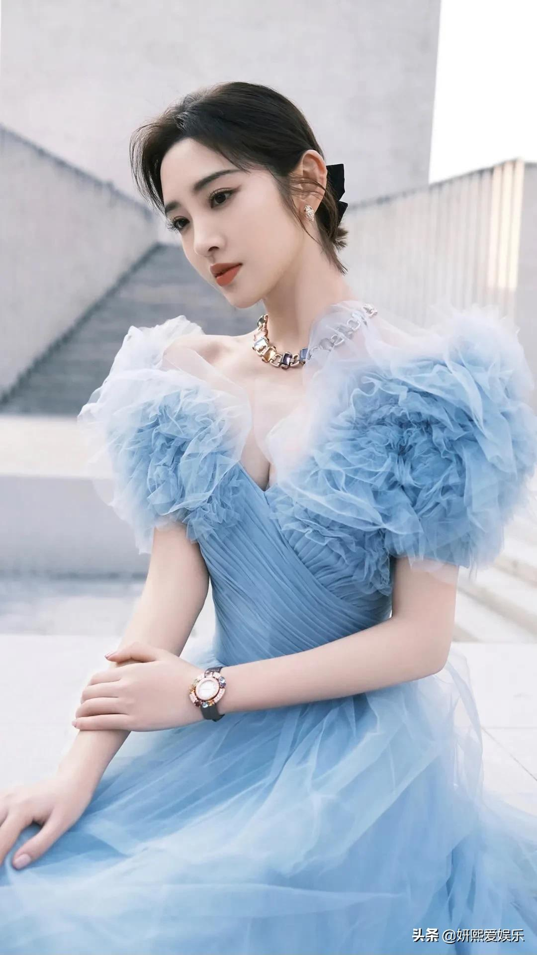 唐艺昕，邻家女孩，甜美可人