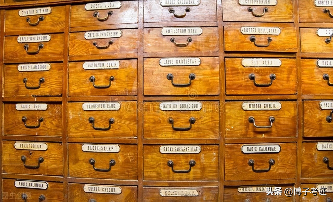 药学专业看似和医学有关，却当不了医生，药学有前途的职业有哪些