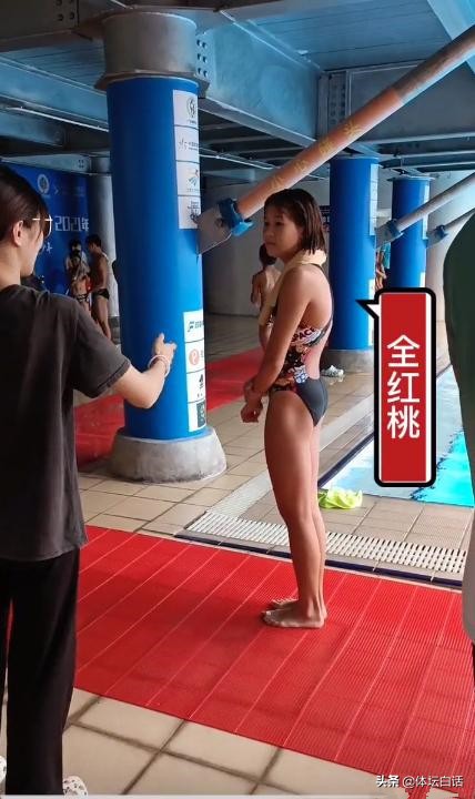 全红婵高中大姐罕见亮相！身材修长像爸爸，扎马尾一脸书生气