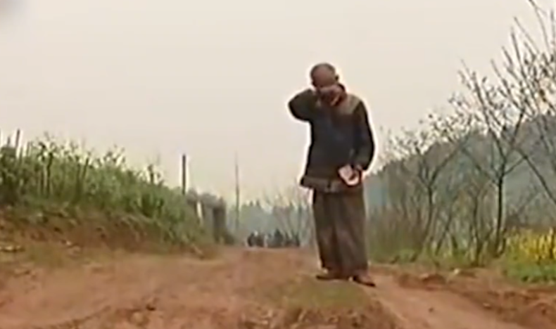 2012年，四川女大学生被关猪圈17年，亲生父亲为何原谅凶手？