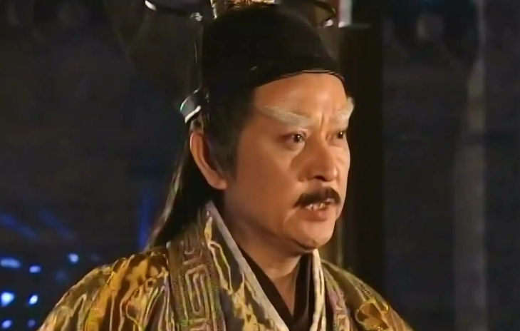 《倚天屠龙记》中，殷素素追随老公丢下儿子，真的不配为人母吗？