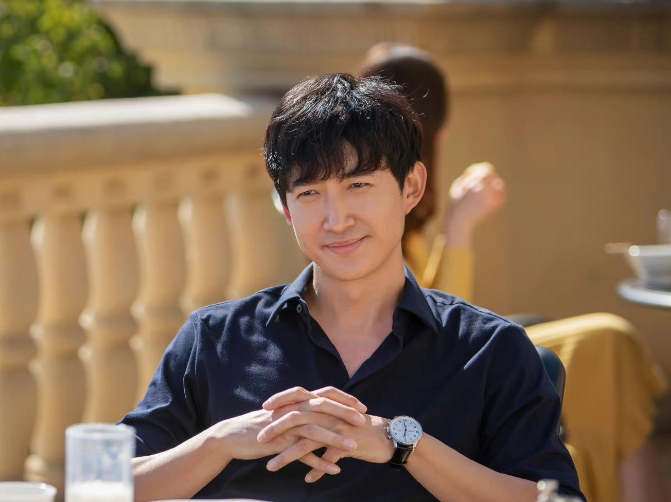 年轻时“平平无奇”，中年后魅力大增，这4位男演员越老越吃香