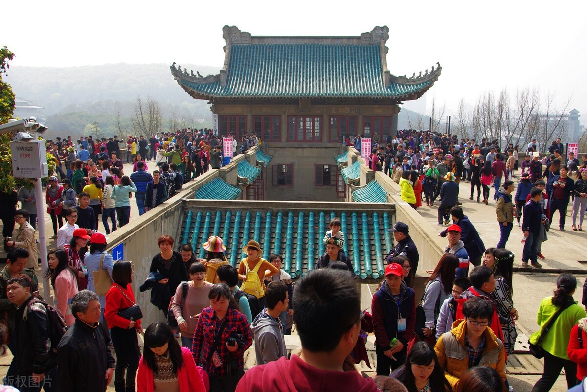 武汉大学校友奖学金详解一览表，找了好久，非常全的，干货满满