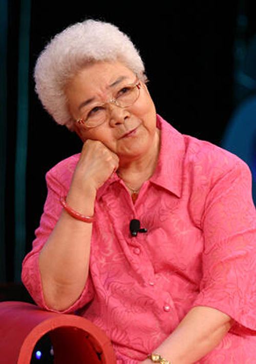 艺术家田华:与初恋丈夫爱一生,儿子去世当天她为何还去当评委?