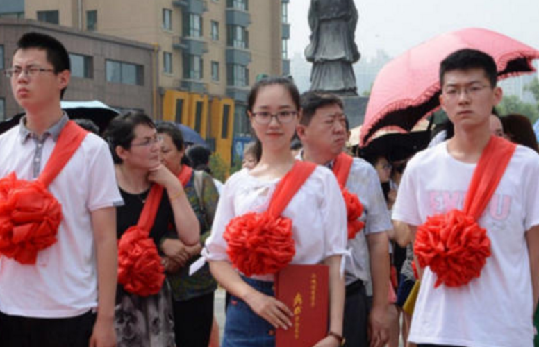 “取消高考复读”呼声渐高，一个相关新规定，让2022届考生心慌