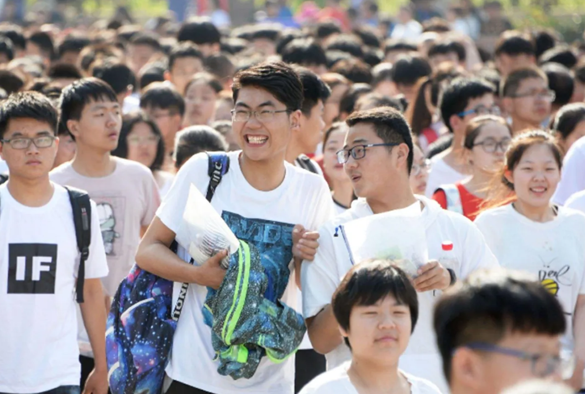 常学福：高考800多分，人大毕业今扔掉手机四处流浪