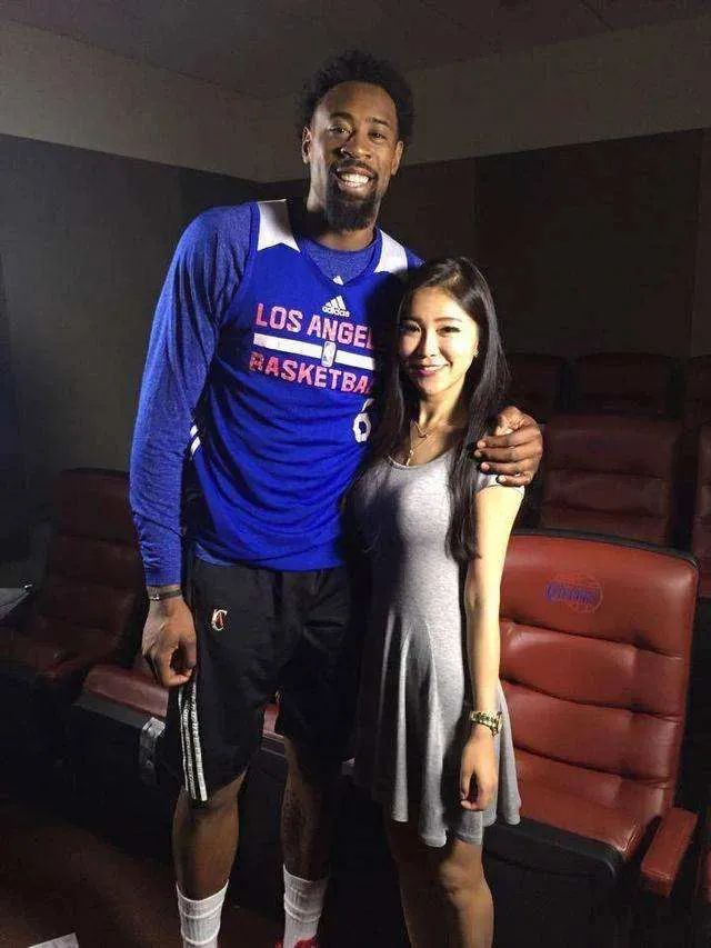 nba解说员女生有哪些(34岁中国“最美NBA女主播”性感身材让哈登都盯到眼直)