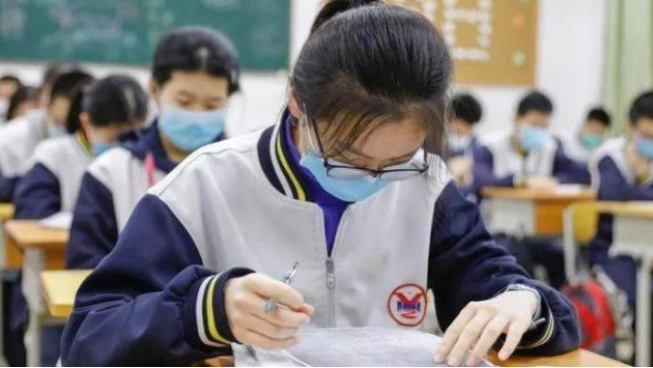 考生被985大学录取，刚发完朋友圈报喜，就被告知不用报道了