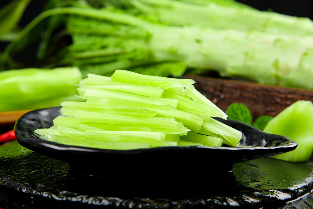 初春，菜市场5种蔬菜别乱买，菜贩自己都很少吃，顾客却经常买