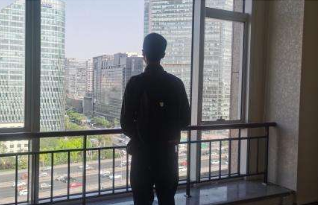 2020年，刺死霸凌者的15岁陈泗翰出狱，出狱前提出：别牵扯班主任